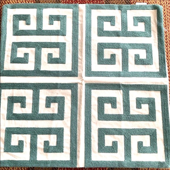 Fancy Queen Modern Embroidered Throw Pillow Covers Set of 4 17.5” x 17.5” New - Picture 5 of 15